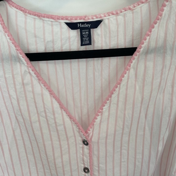 Flutter sleeve top - Picture 2 of 3